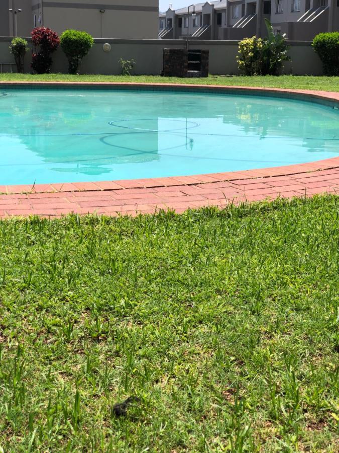 Summer Sands - Durban North Beach Accommodation Bagian luar foto