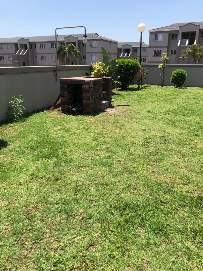 Summer Sands - Durban North Beach Accommodation Bagian luar foto