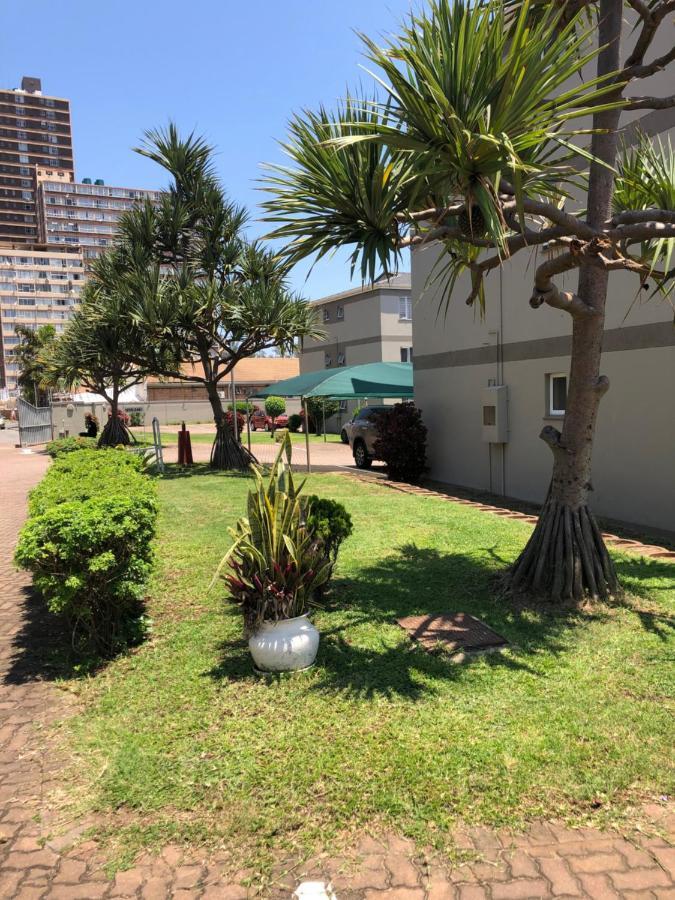 Summer Sands - Durban North Beach Accommodation Bagian luar foto